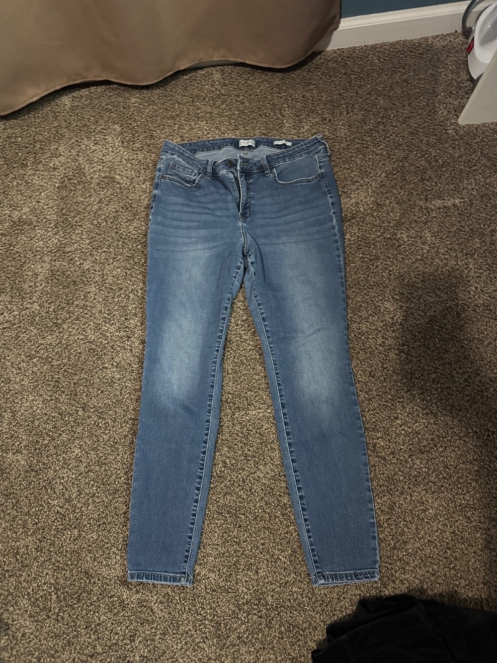 Wonderly Women's Skinny Jeans in Light Blue Wash